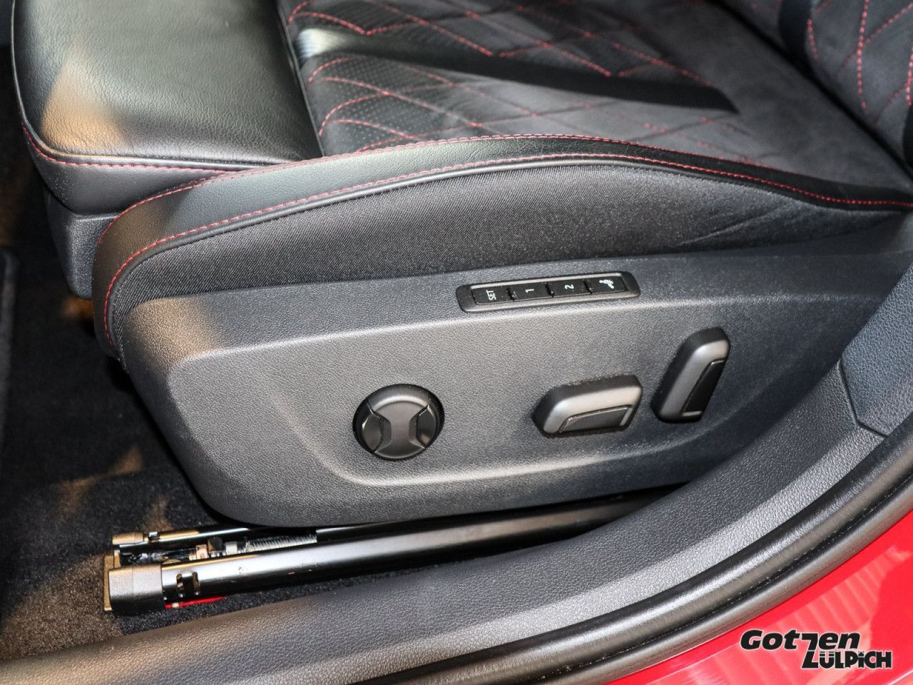 Fahrzeugabbildung SKODA Octavia Combi 2.0 TDI RS DSG Navi AHK Pano DCC