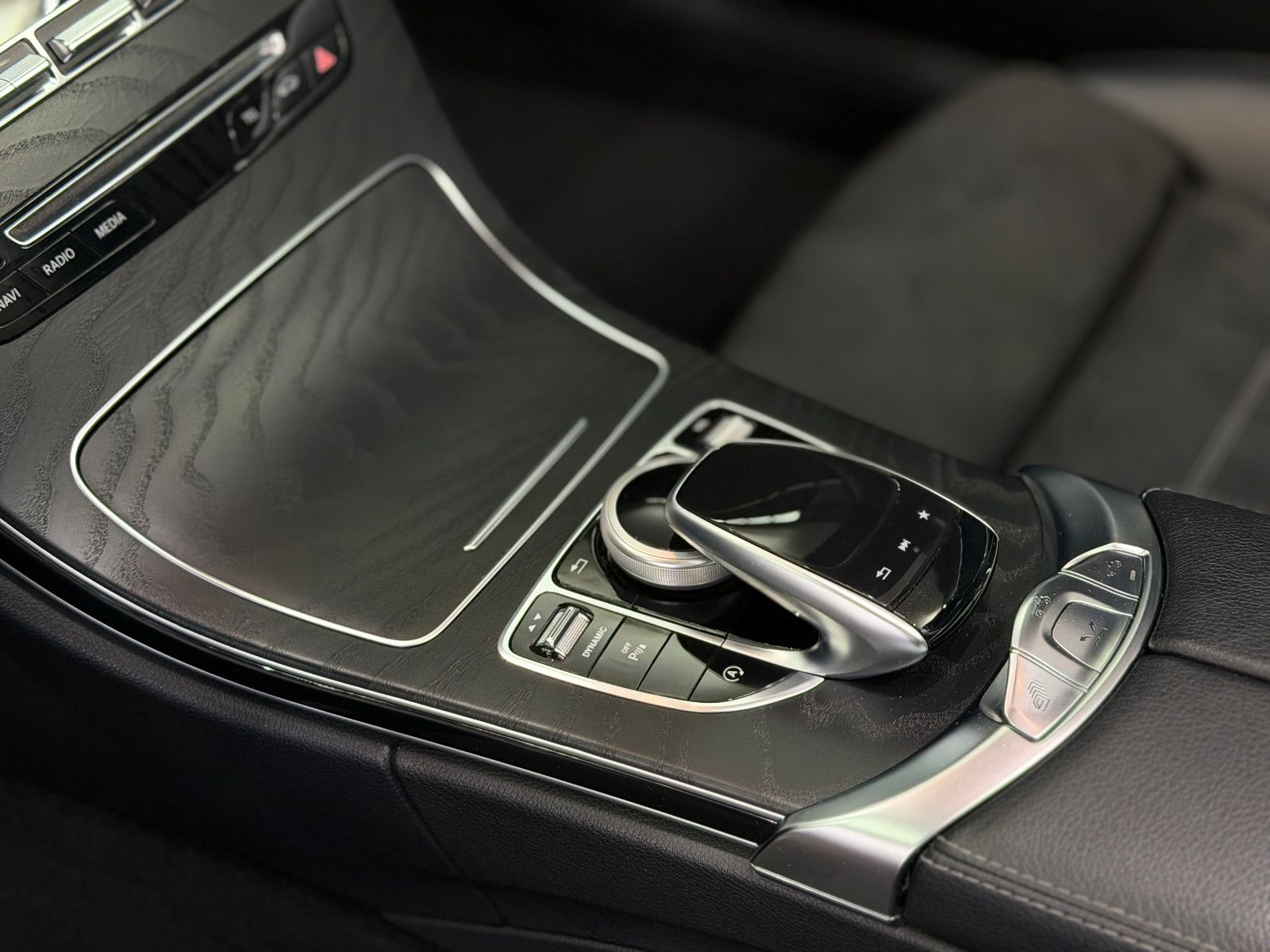 Fahrzeugabbildung Mercedes-Benz C 180 Cabrio |AMG-LINE|LED|RF-CAM|AUTOMATIK