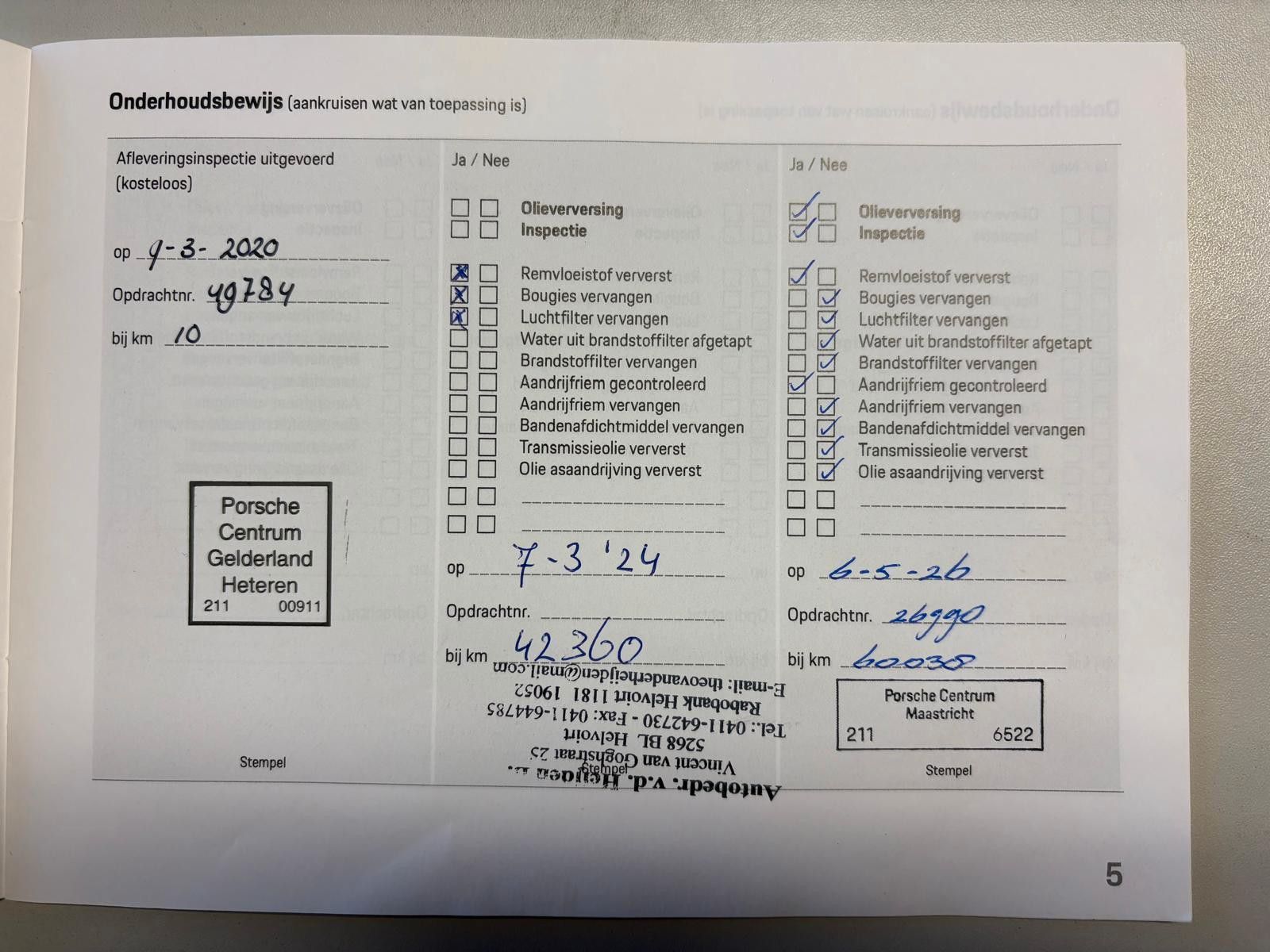 Fahrzeugabbildung Porsche Cayenne E-Hybrid/Panodach/Neuer Service
