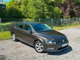 Volkswagen Passat Lim. Aut. NUR72tkm|NAVI*KLIMA*SHZ*PDC* - Volkswagen Passat aus 2012