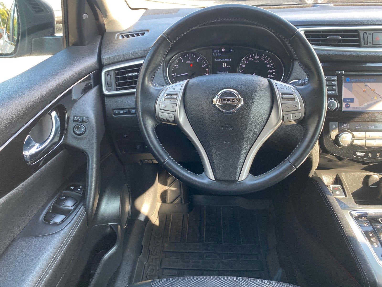 Fahrzeugabbildung Nissan Qashqai 1.2 DIG-T AT Tekna KEYL.+PANO+NAV+AHK