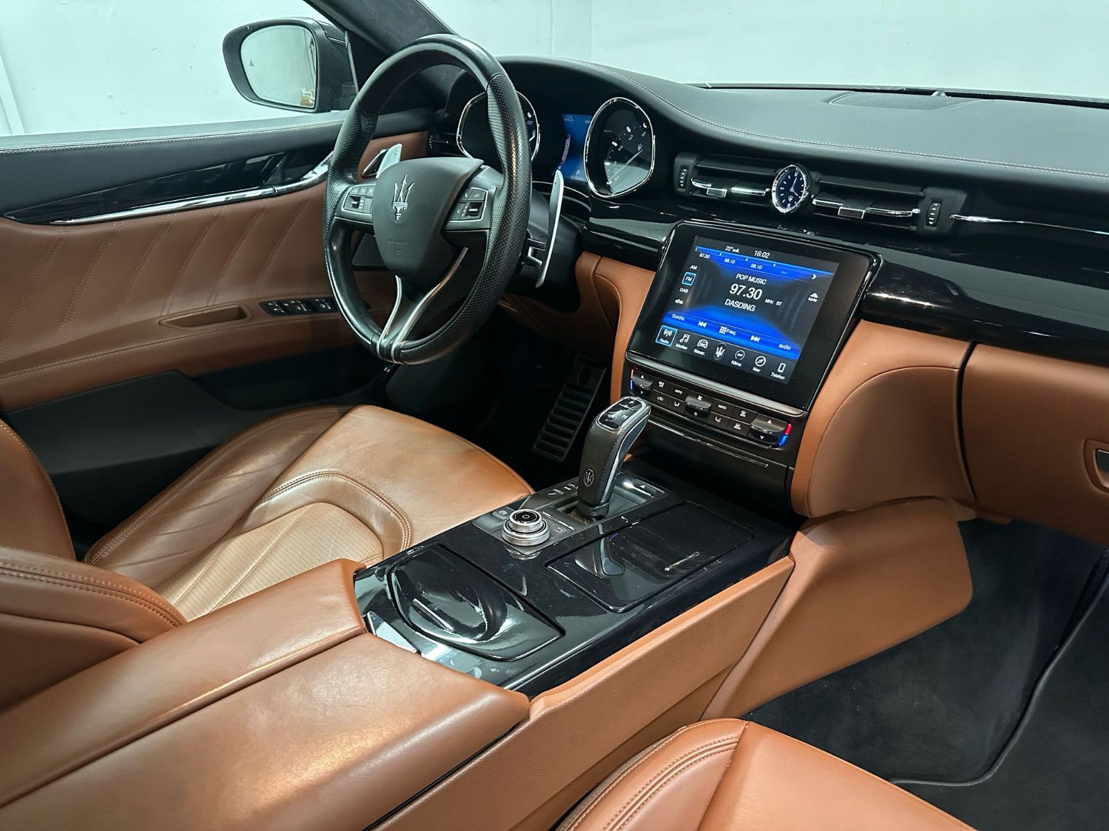 Fahrzeugabbildung Maserati Quattroporte S Q4 *SKYHOOK*B&W*SOFTCL.*KEYLESS*