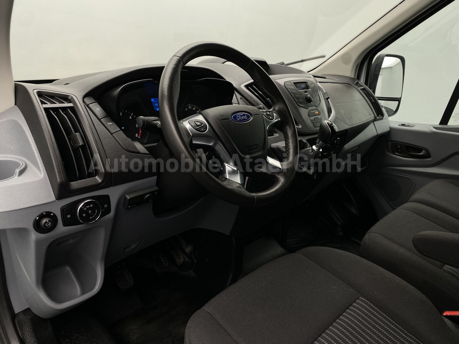 Fahrzeugabbildung Ford Transit 350 L3 *Rollstuhl-Lift* Standheiz 2916