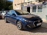 Hyundai i30 Fastback Premium TOP AUSSTATTUNG - Hyundai i30: Blau