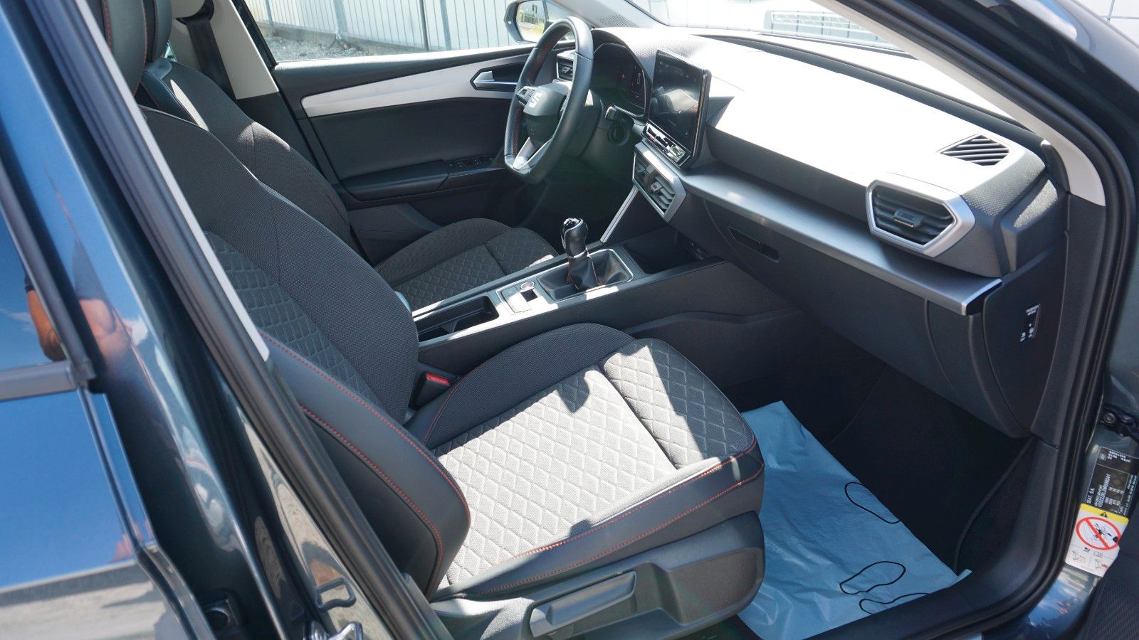 Fahrzeugabbildung SEAT Leon FR, SEAT Garantie, Navi, Sportfahrwerk, LED