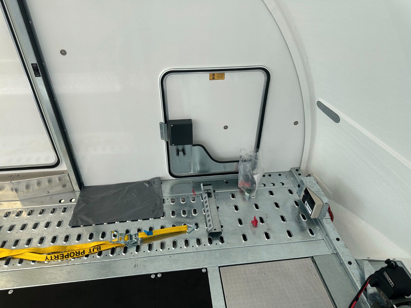 Fahrzeugabbildung Brian James Race Sport / Länge: 5,03 m / 3.000 kg