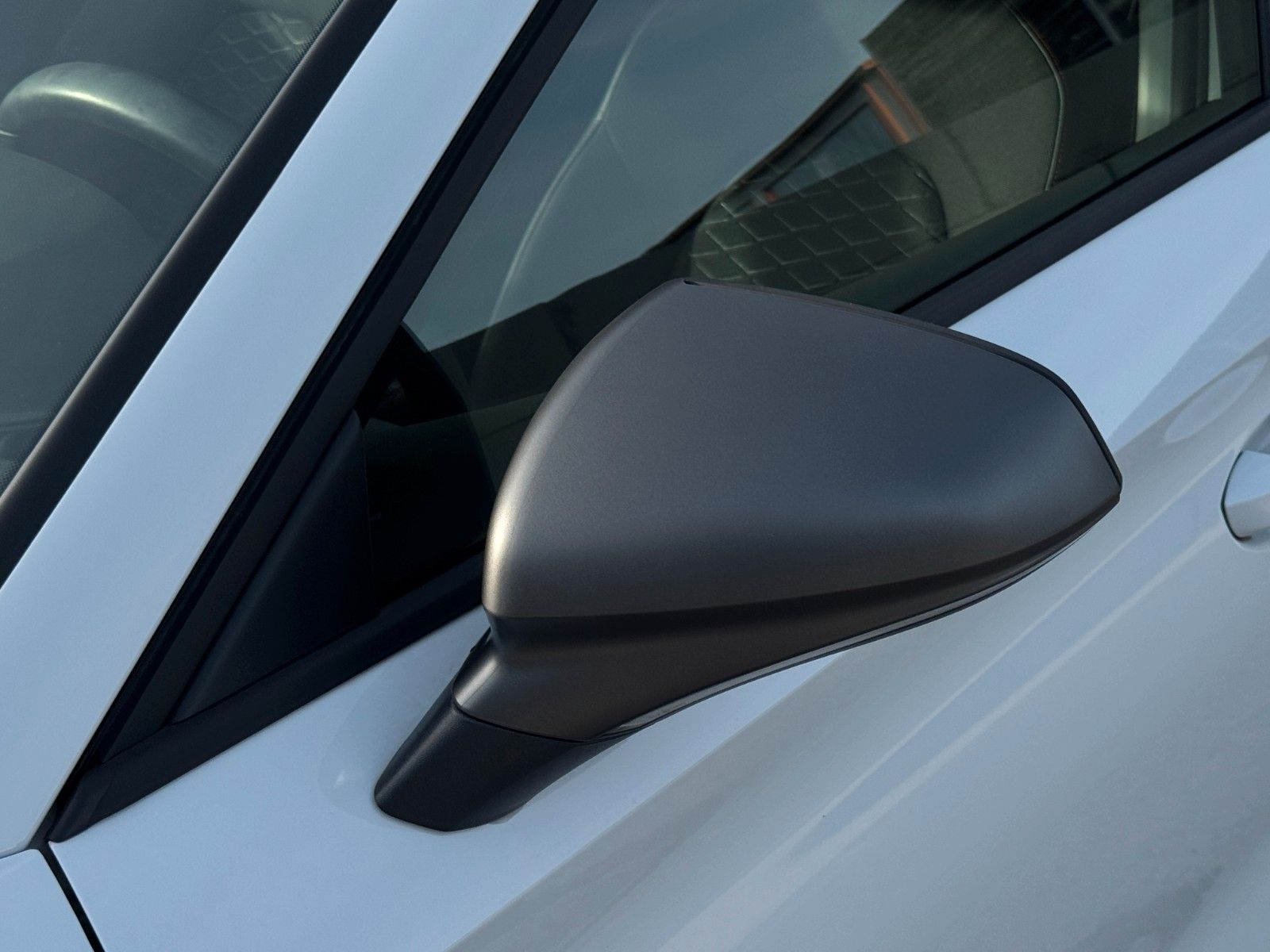 Fahrzeugabbildung SEAT Leon 1.5 TSI FR ACC LED VC SHZ LHZ Kam Ambiente