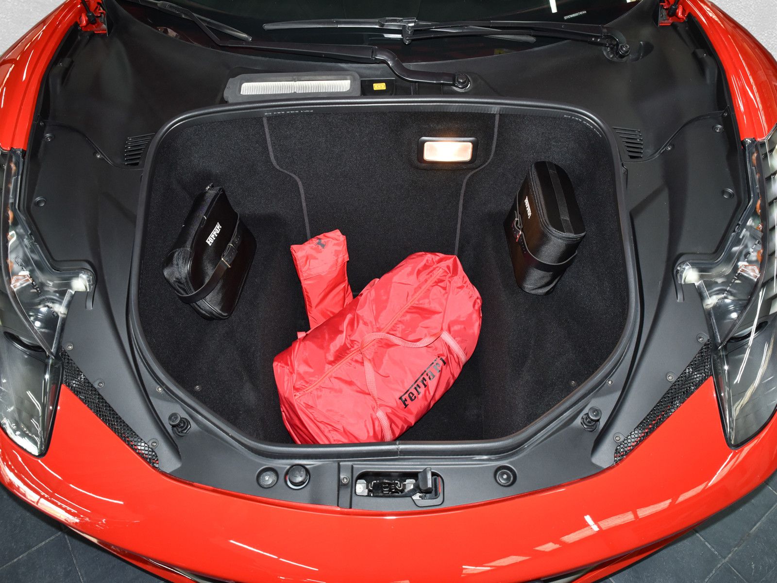 Fahrzeugabbildung Ferrari 458 Italia - LenkradCarbonLED|Parksens.vo+hi|AFS
