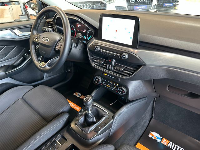 Ford Focus Lim. Titanium *Navi*AHK*LED*