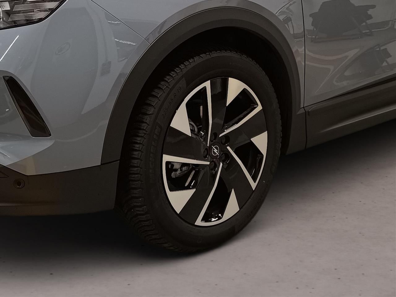 Fahrzeugabbildung Opel Grandland 1.2 48V Mild-Hybrid 100 kW GS