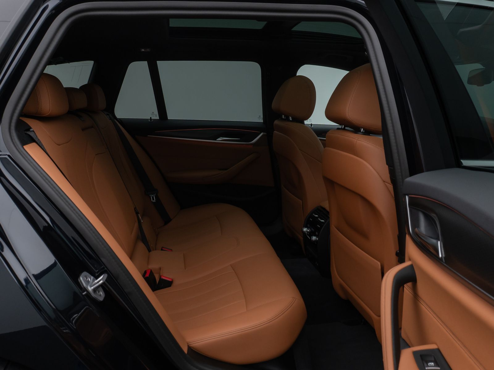 Fahrzeugabbildung BMW 530i M Sport Panorama Kamera DAB HiFi AHK Alarm