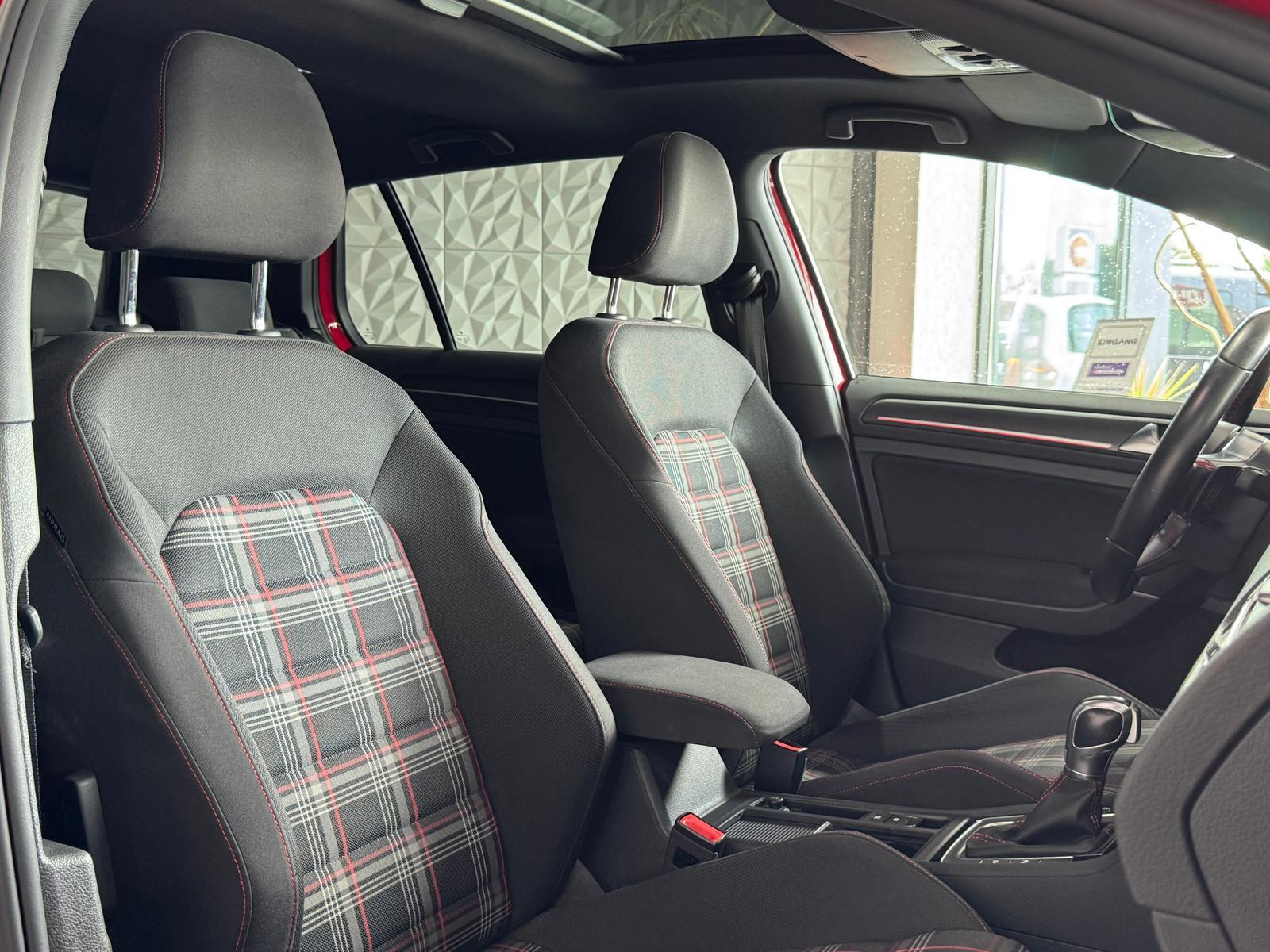 Volkswagen Golf GTI Performance Virtual/PANO/Matrix/SZH/ACC