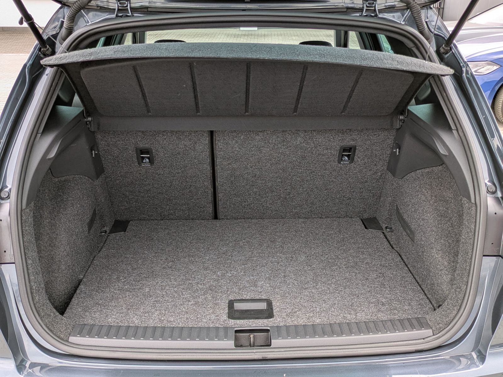 Fahrzeugabbildung SEAT Arona 1.0 TSI FR DSG AHK*ACC*LED*APP*DAB*KAMERA