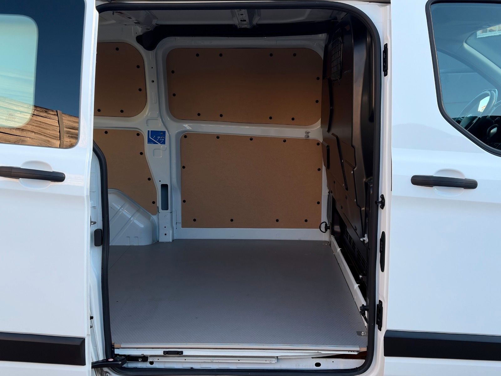 Fahrzeugabbildung Ford Transit Custom Kasten 340 L1 Trend Auto. StHz
