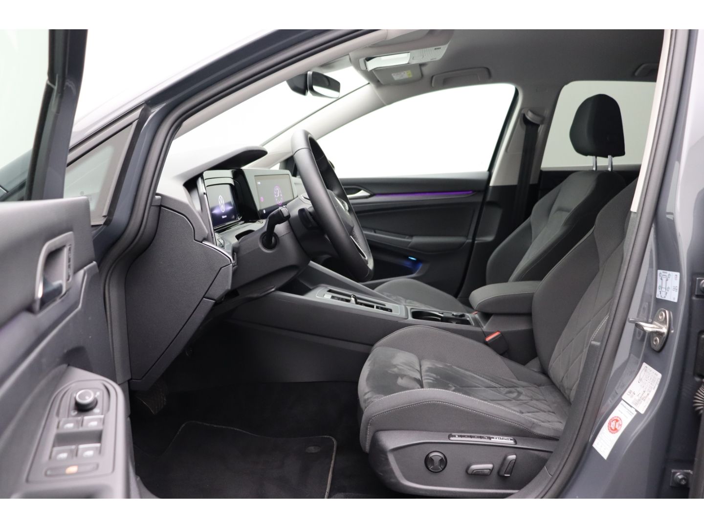 Fahrzeugabbildung Volkswagen Golf VIII 2.0 TDI DSG Style ACC Memory