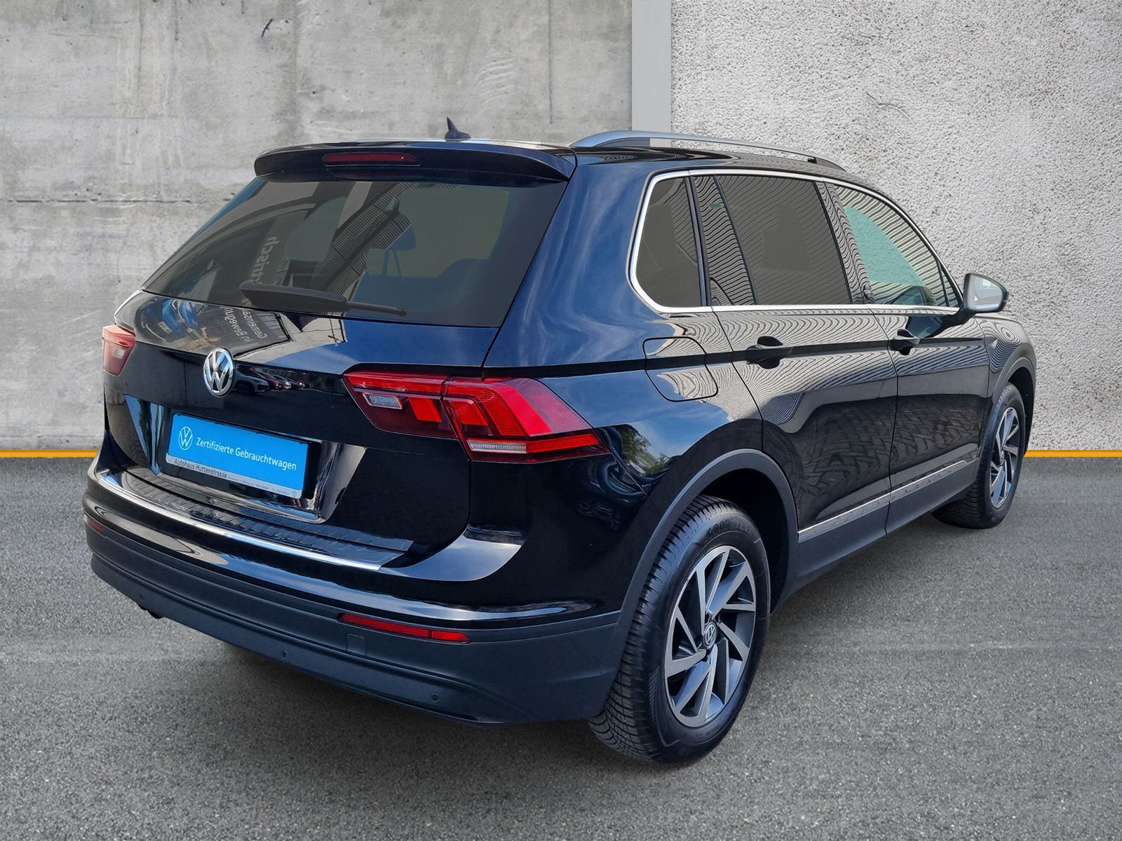 Fahrzeugabbildung Volkswagen Tiguan 1.4 TSI DSG Sound LED NAVI eKLAPPE