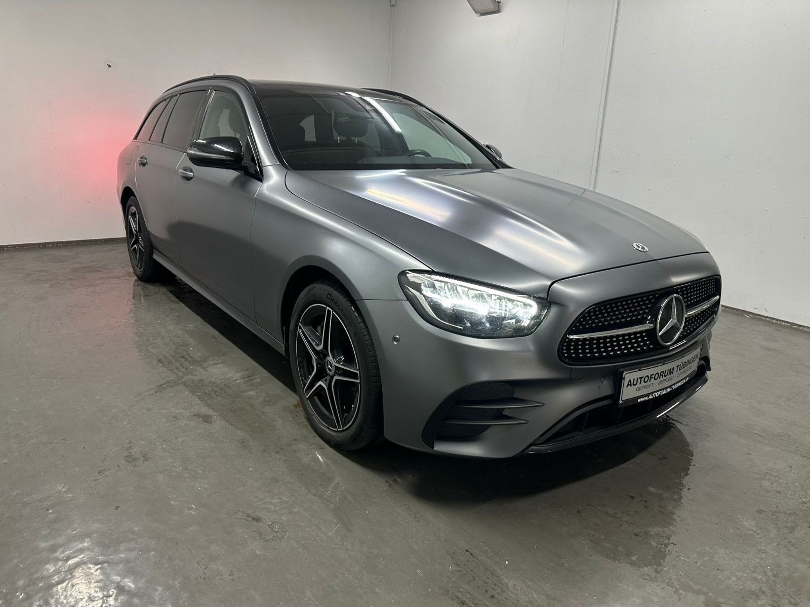 Fahrzeugabbildung Mercedes-Benz E 300 de 4MATIC T AMG-LINE*PANO*AHK*MAGNO