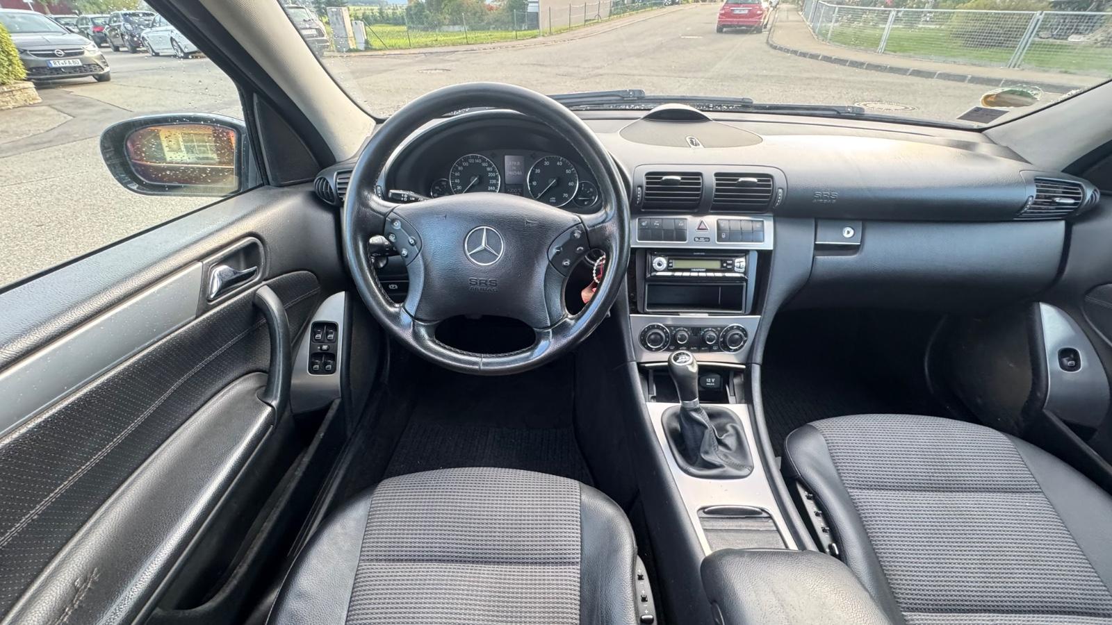 Mercedes-Benz C200 2005 — photo 12