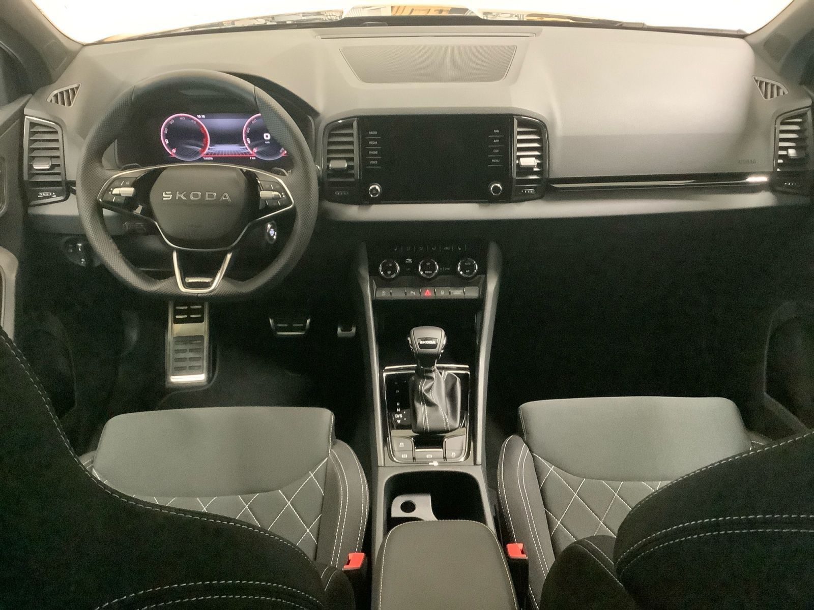 Karoq Sportline TDI 110 kW DSG NAVI LED AHK