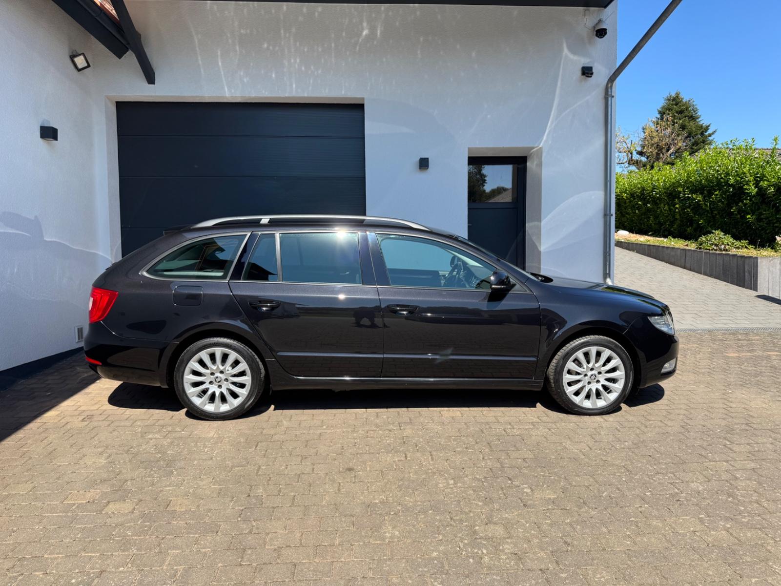 Skoda Superb Combi Active *1.Hand*Garantie*AHK*