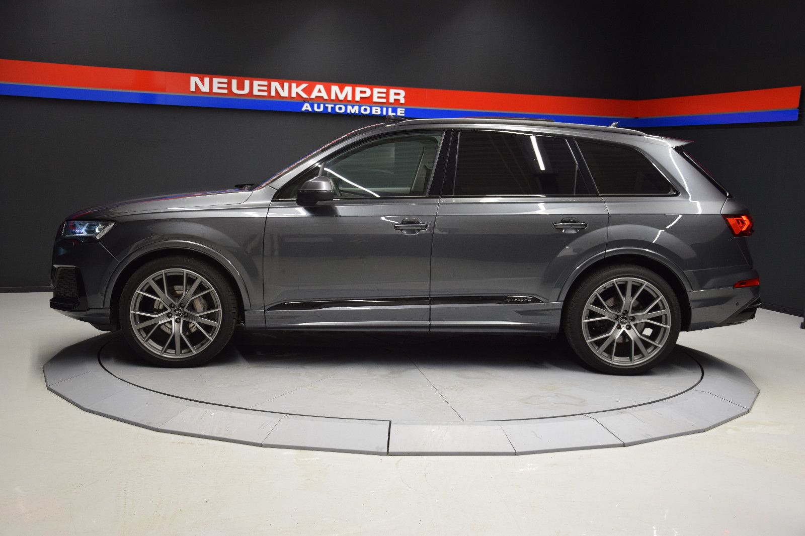 Fahrzeugabbildung Audi Q7 50 TDI quattro S line Pano Luft Massage 22"