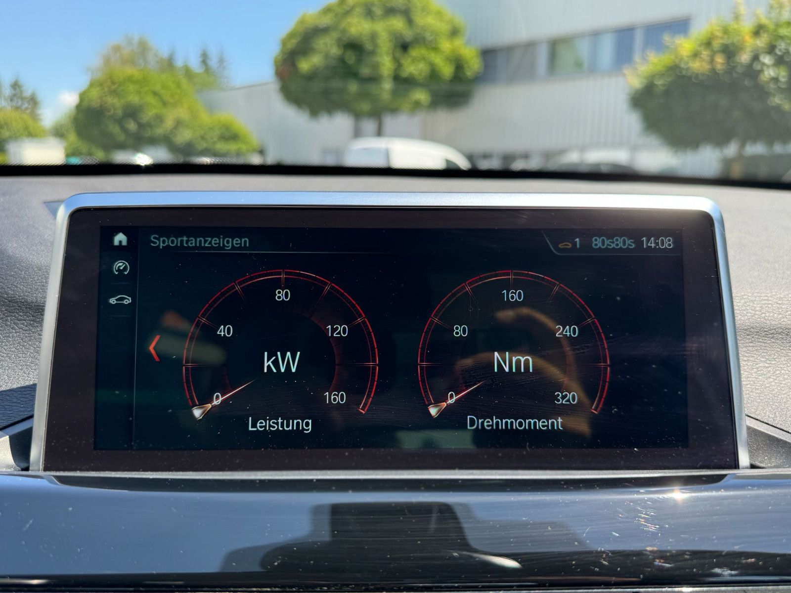Fahrzeugabbildung BMW X1 xDrive 20i Sport-Line Temp. HUD PANO KAM PDC