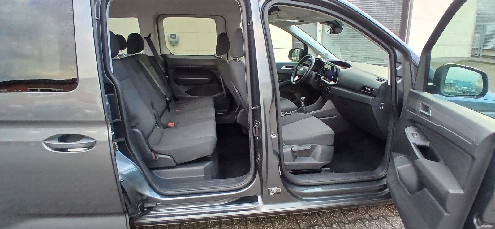 Ford Grand Tourneo 2.0 EcoBlue 75kW imagem 3