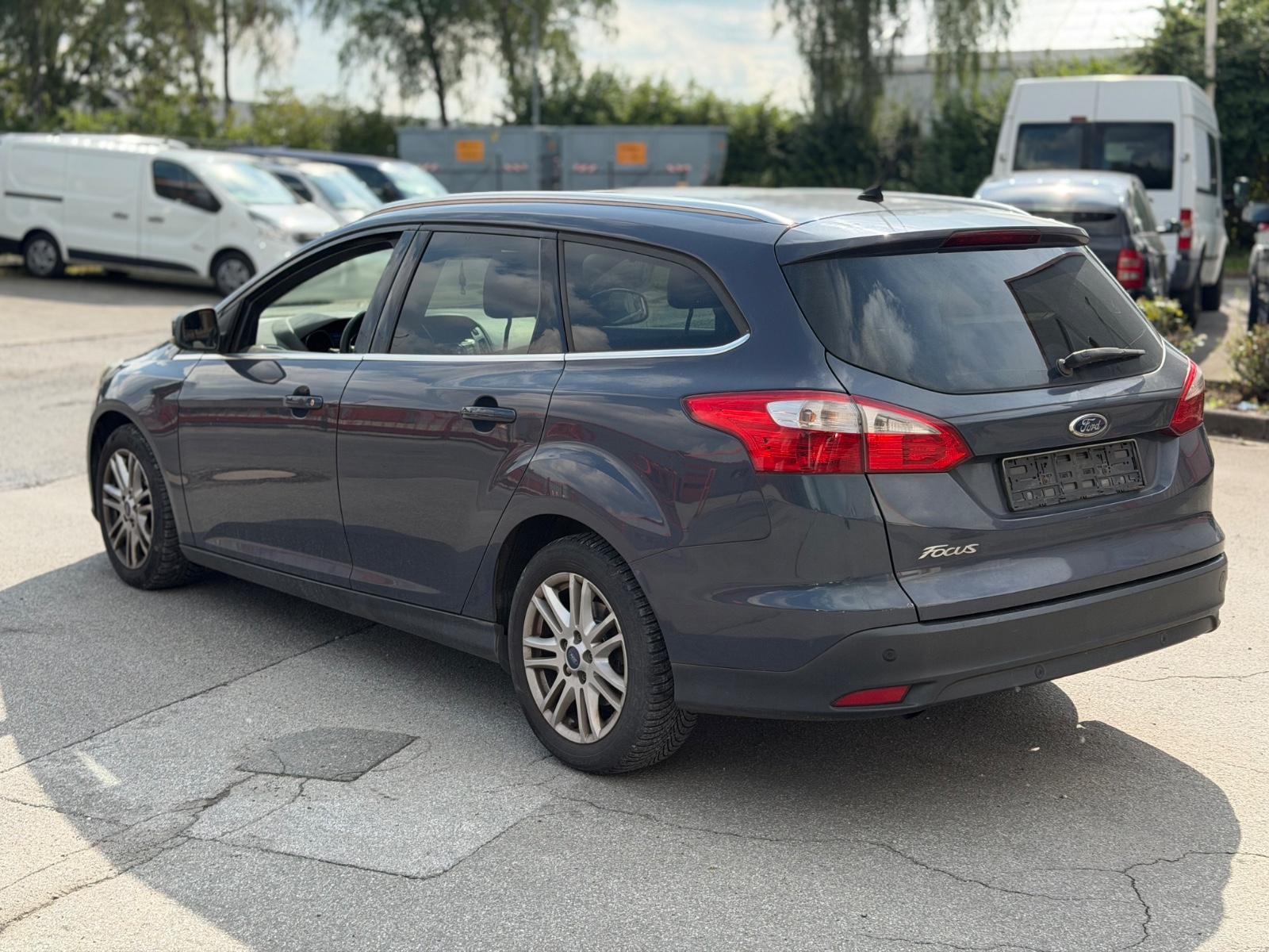 Ford Focus 2014 — rear view