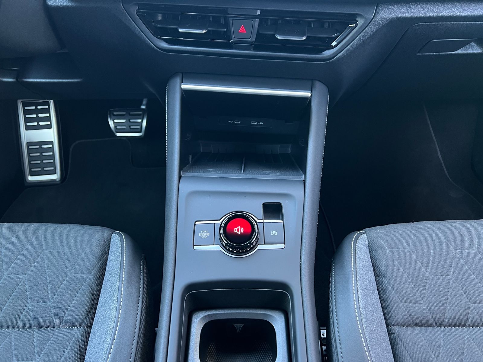 Fahrzeugabbildung Volkswagen Tiguan GOAL 1.5 eTSI DSG *Garantie,AHK,LED,ACC,K