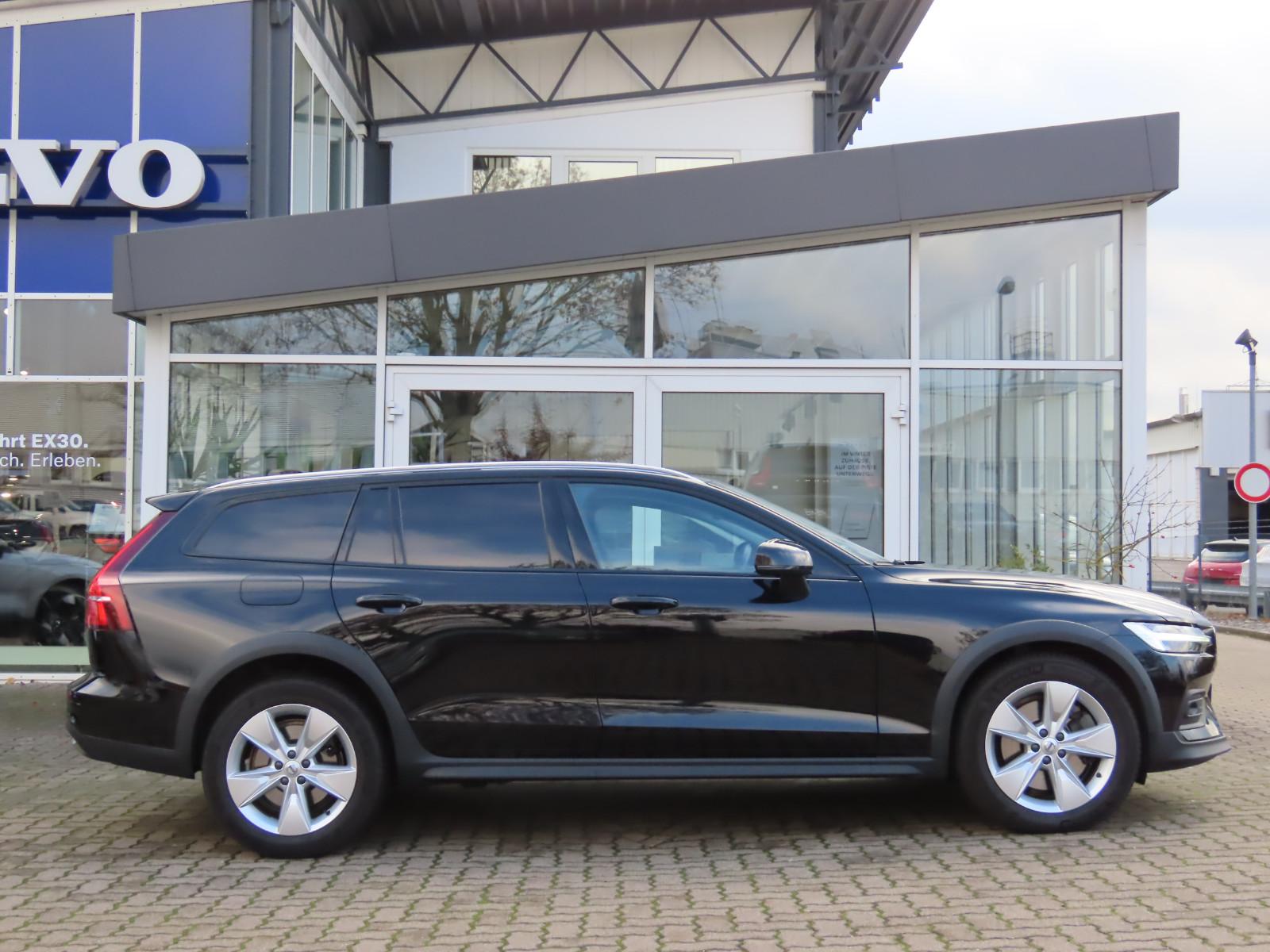 Volvo V60 Cross Country Pro