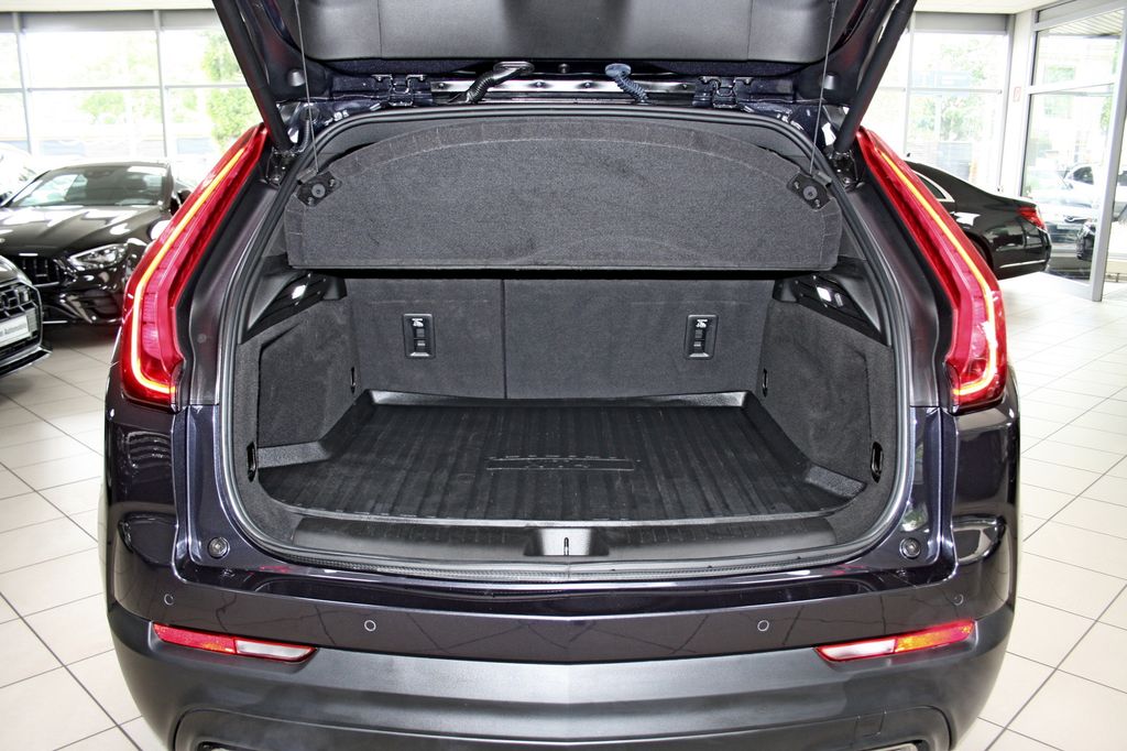 Cadillac XT4 350T AWD LUXURY PANO KAMERA TOTW SPUR BOSE