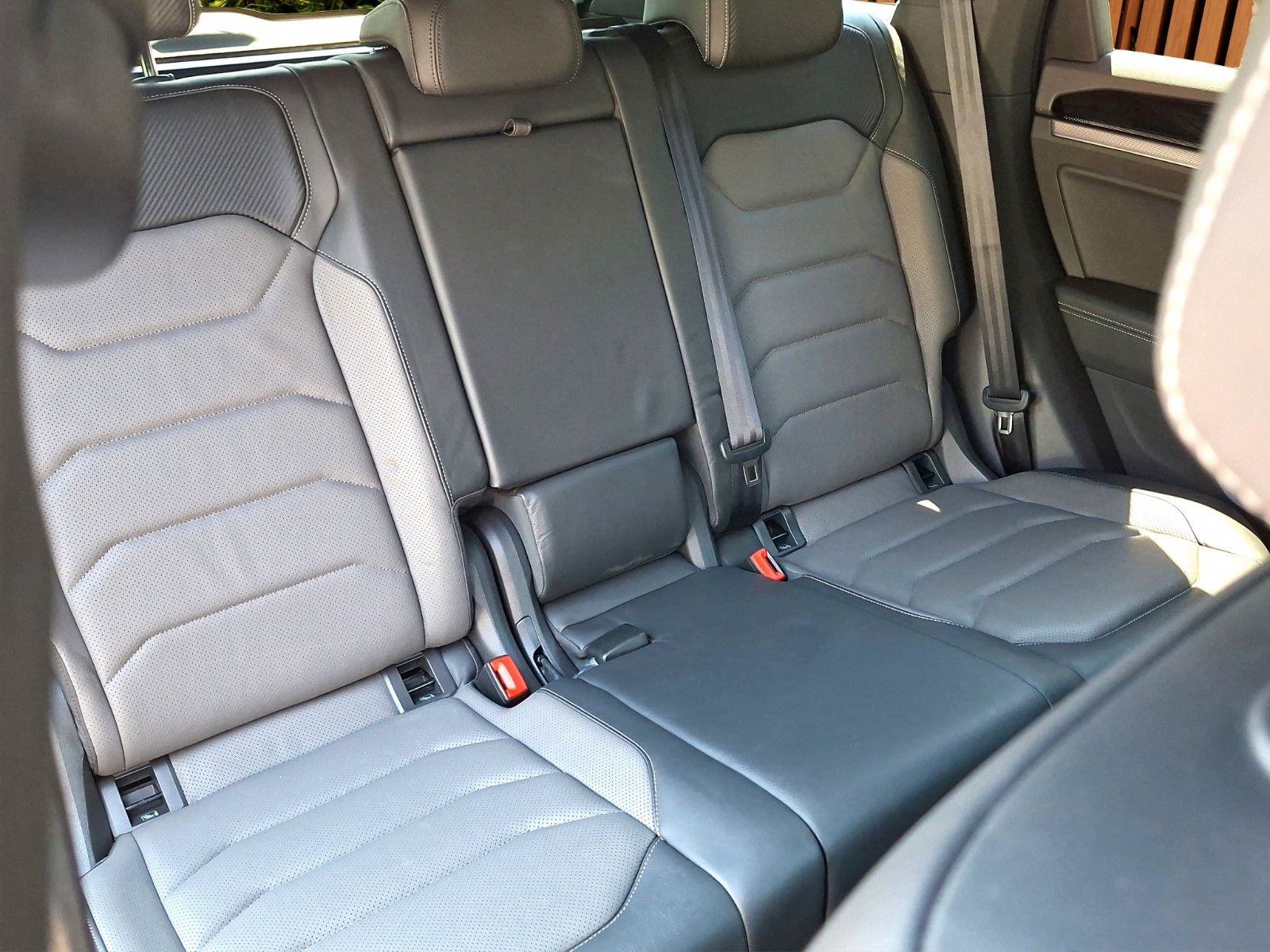 Fahrzeugabbildung Volkswagen DSG*R-Line*4Motion*Vico*SHZ*Leder*AHK*