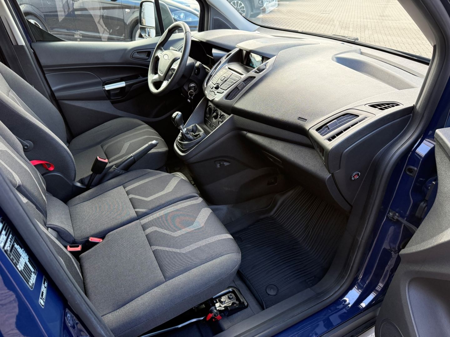 Fahrzeugabbildung Ford Transit Connect Kasten Trend AHK  Regalsystem PD