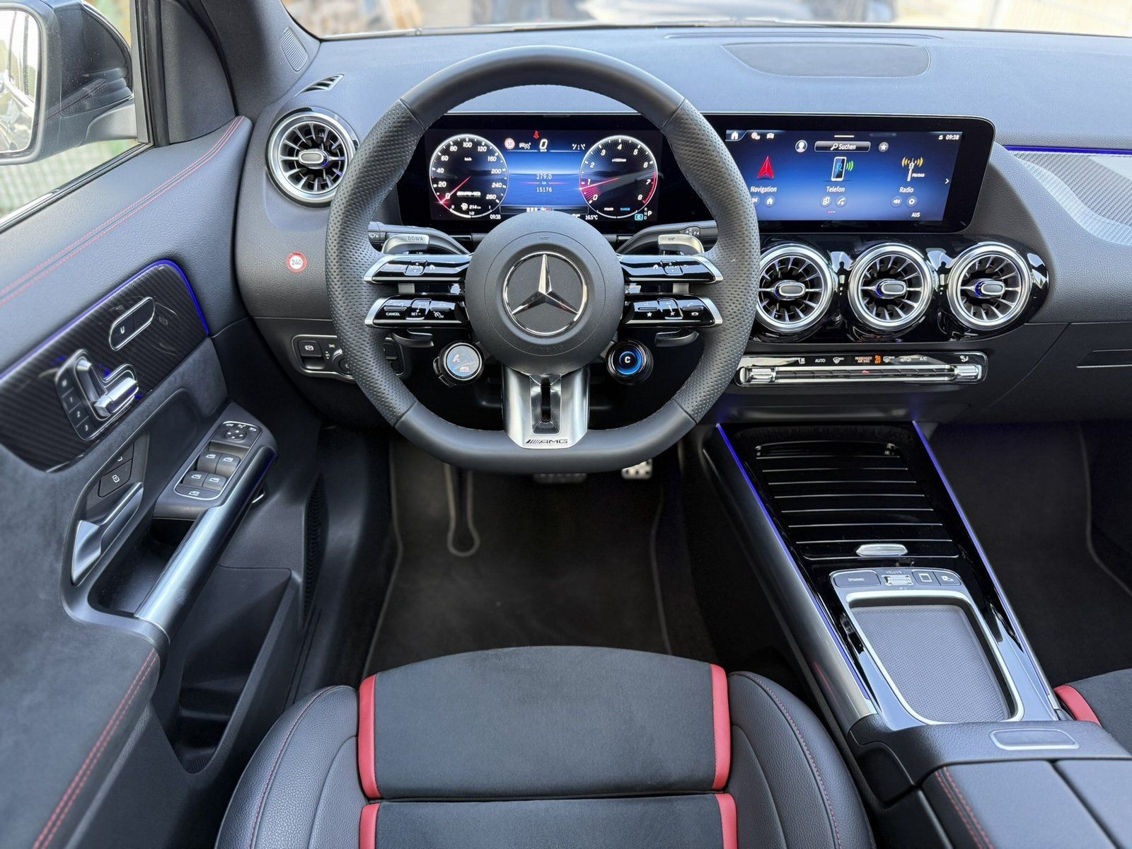 Fahrzeugabbildung Mercedes-Benz AMG GLA 35 4M PERFORMANCE-SITZE PANO AHK 360°