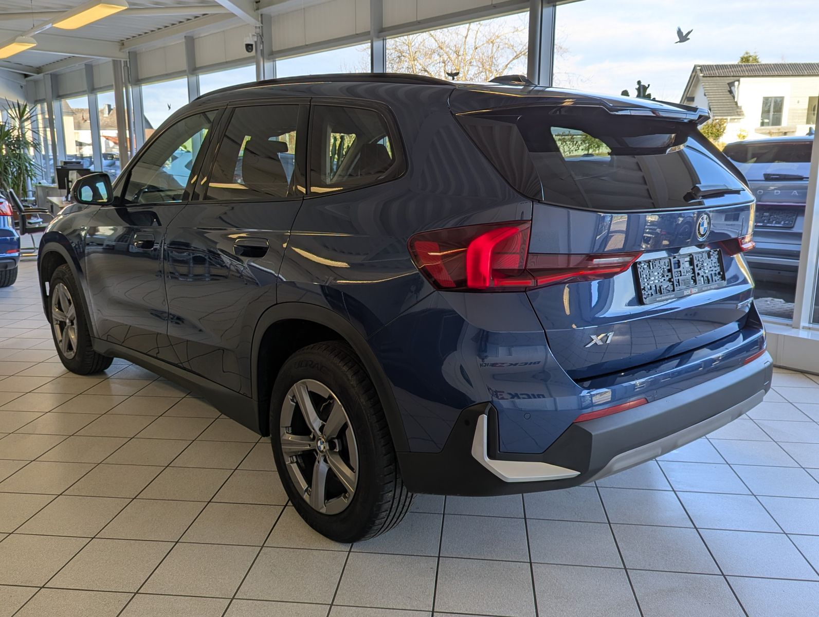 BMW X1 18 i Travel-Paket Pano Kamera AHK - Image 5