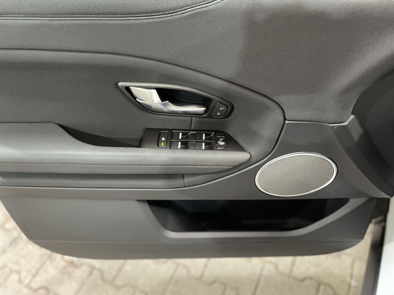 Fahrzeugabbildung Land Rover Range Rover Evoque 2.0TD Pure #Kamera#Navi#LED