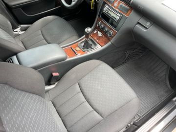 Fahrzeugabbildung Mercedes-Benz C 180 K Lim. Elegance Klimaautom./Tempomat/GJR