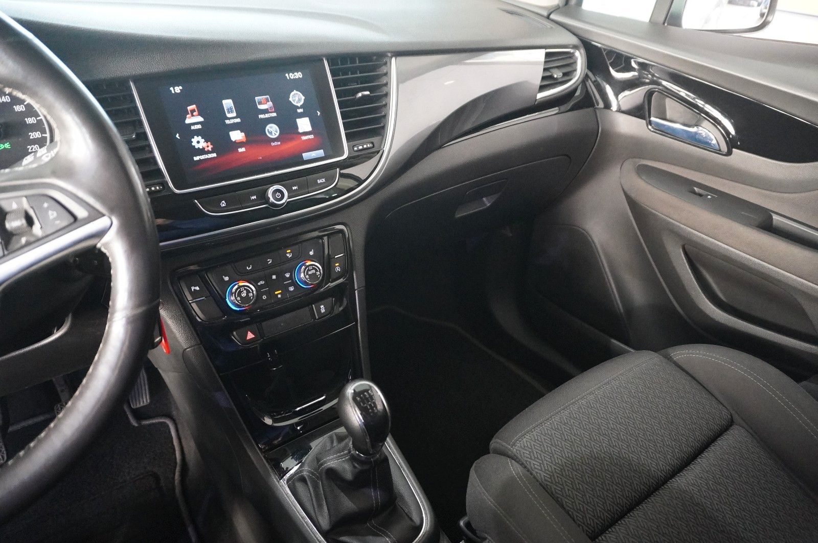 Fahrzeugabbildung Opel Mokka X 1.4 ON NAVI/LED/KAMERA/SHZ/SPORT/NEBEL