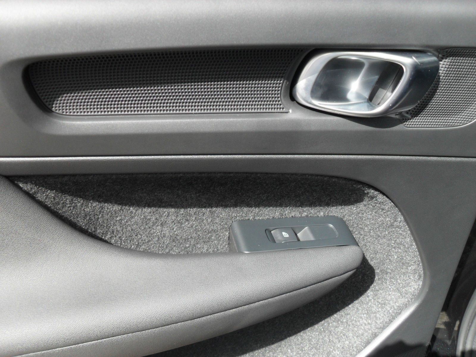 Fahrzeugabbildung Volvo XC 40 Plus Black Edition | PD | LED | ACC