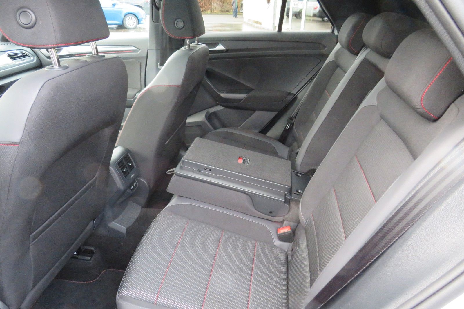 Fahrzeugabbildung Volkswagen T-Roc Sport R-LINE PANO 18`LED NAVI BEATS 1.HD