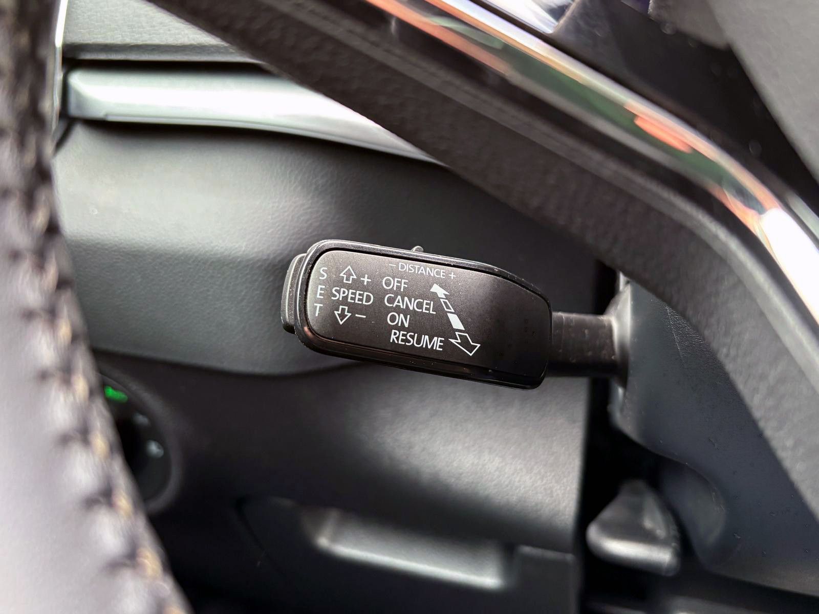 Fahrzeugabbildung SKODA Karoq 2.0TDI DSG 4x4 CLEVER LED ACC KAM AHK SHZ