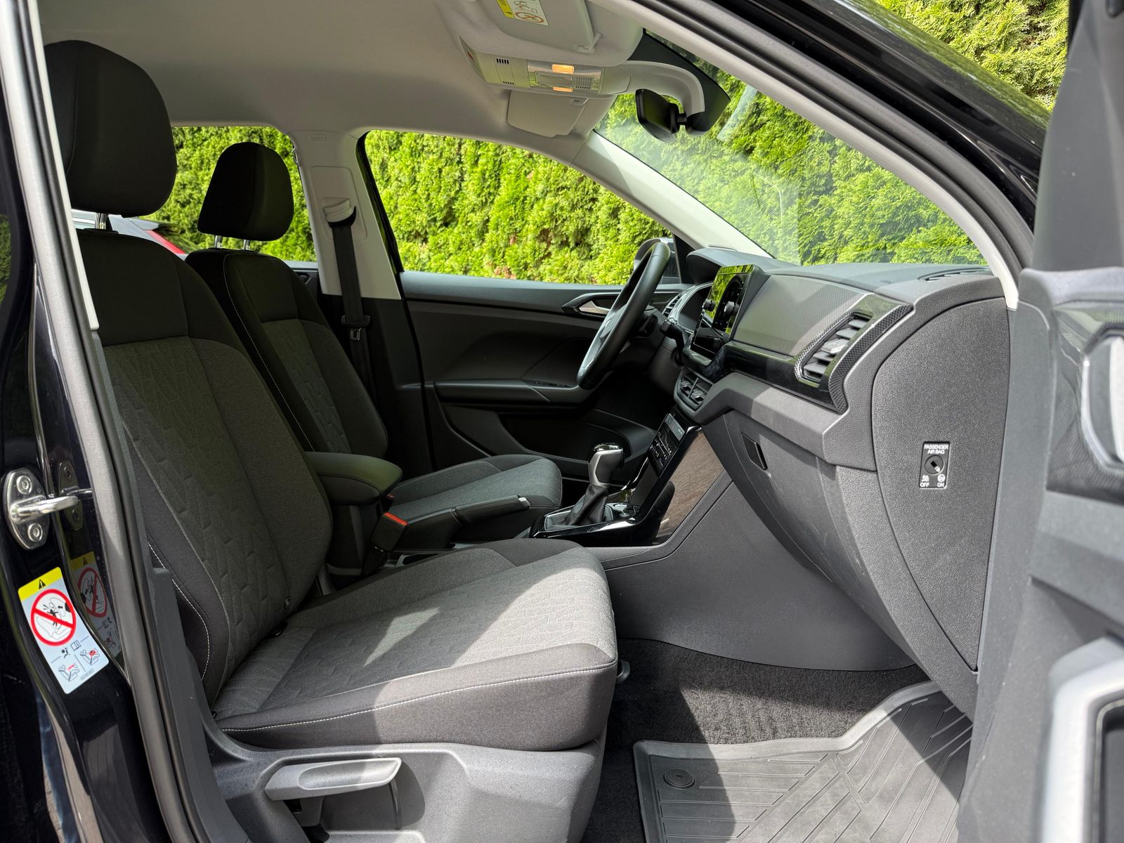 Fahrzeugabbildung Volkswagen T-Cross 1.0 TSI DSG Life LED+KAM+ACC+CARPL+SHZ+