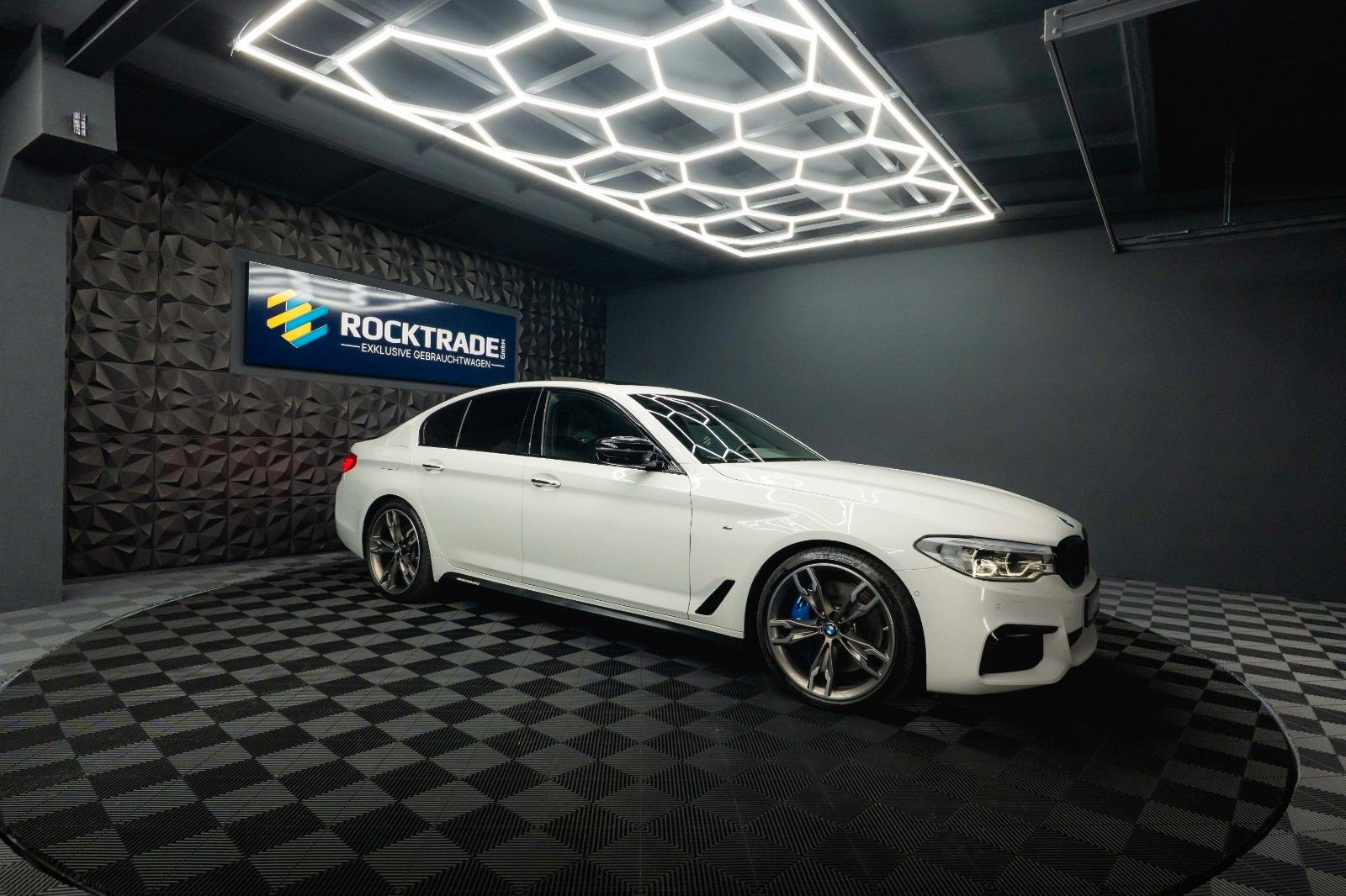 Fahrzeugabbildung BMW M550 i xDrive M-Performance Shadow *ACC*LED*360*