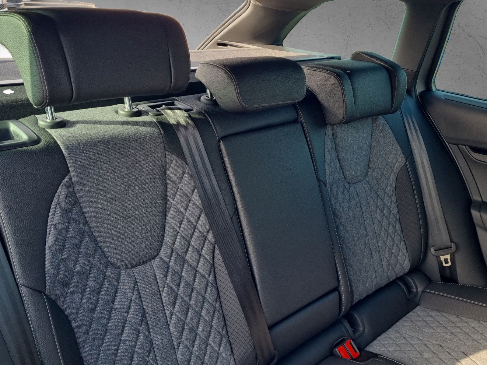 Fahrzeugabbildung SKODA Octavia Combi Sportline TDI Pano AHK Licht+