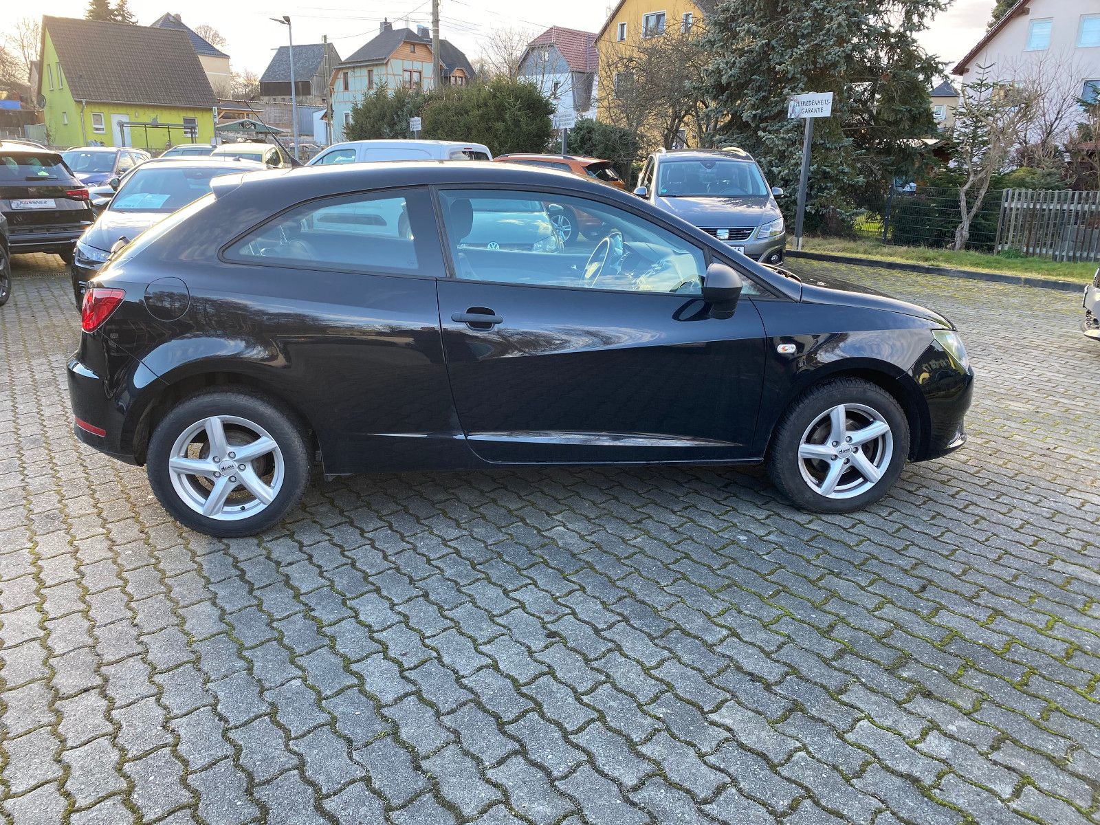 Fahrzeugabbildung SEAT Ibiza SC 1,4 16V Cool&Sound Salsa