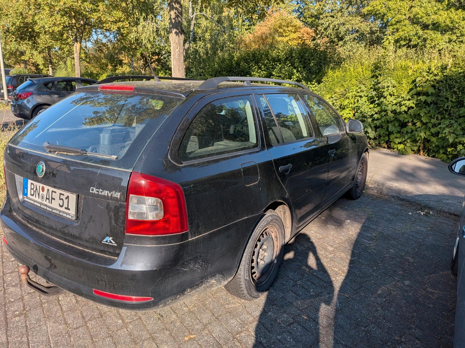 Skoda Octavia 2012 — rear view