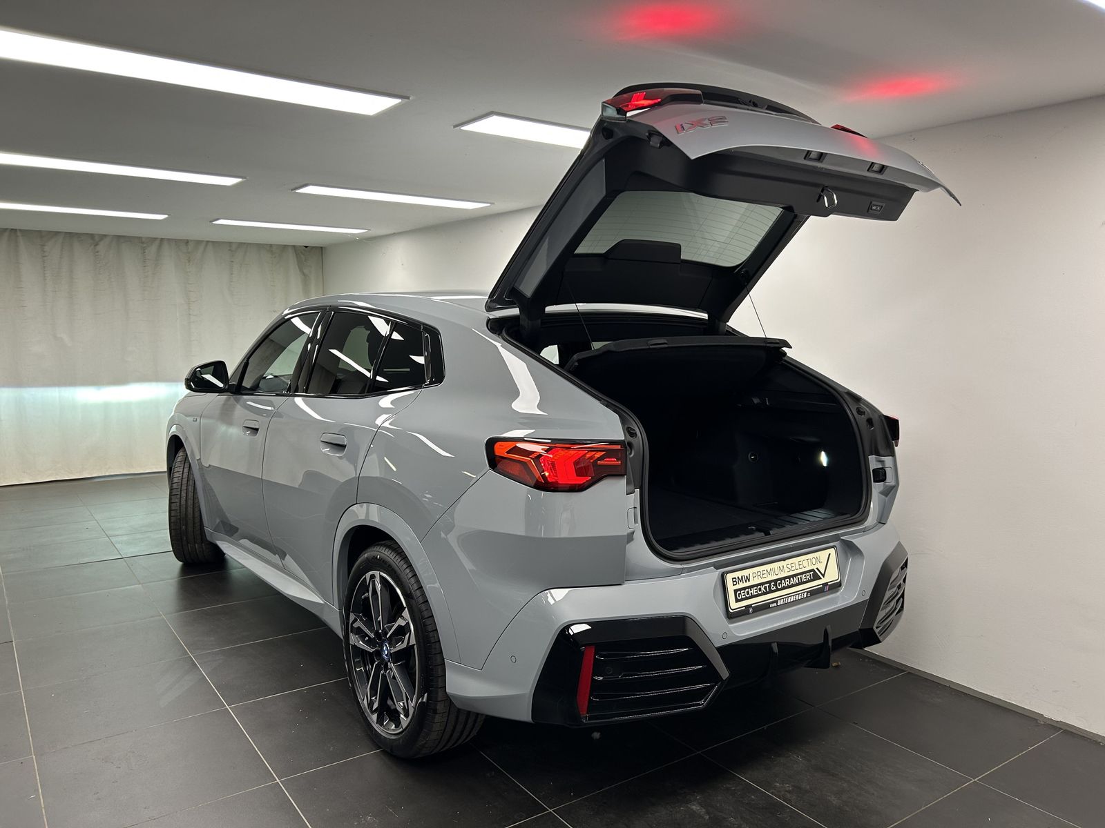 BMW iX2 - Bild 11