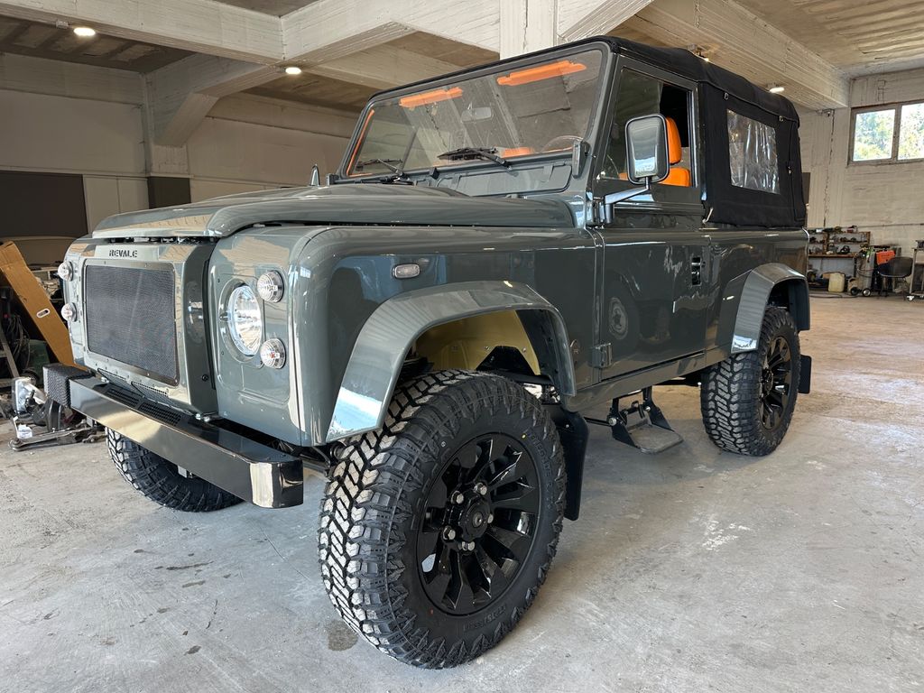 Land Rover Defender