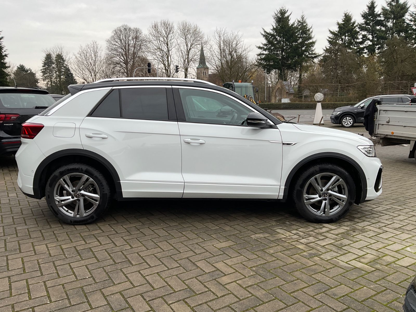 Fahrzeugabbildung Volkswagen T-Roc 1.5 TSI DSG R Line,AHK,ACC,Kamera,Navi