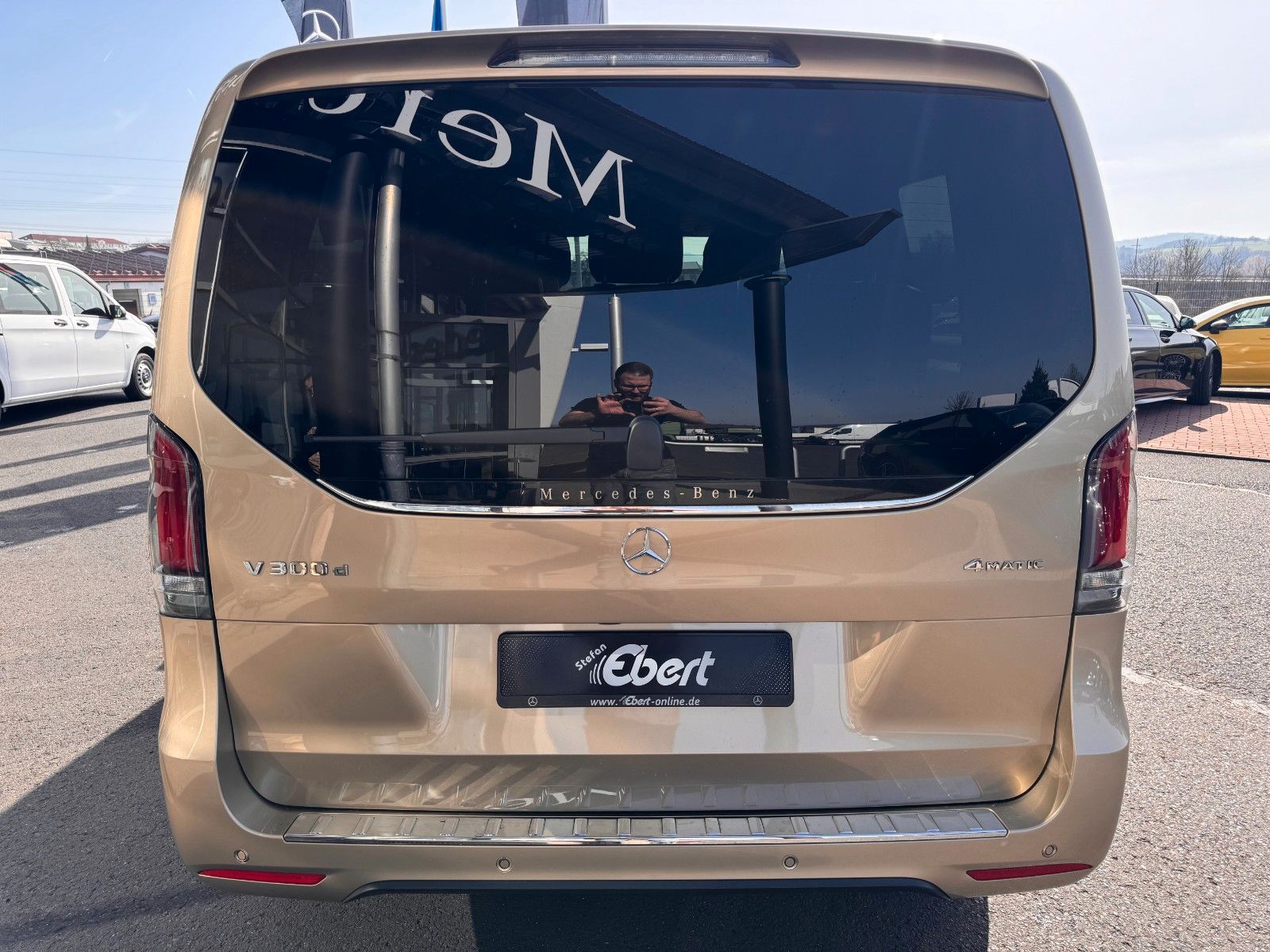 Fahrzeugabbildung Mercedes-Benz V 300 d 4MATIC AVA AMG AIRMATIC AHK DISTRONIC